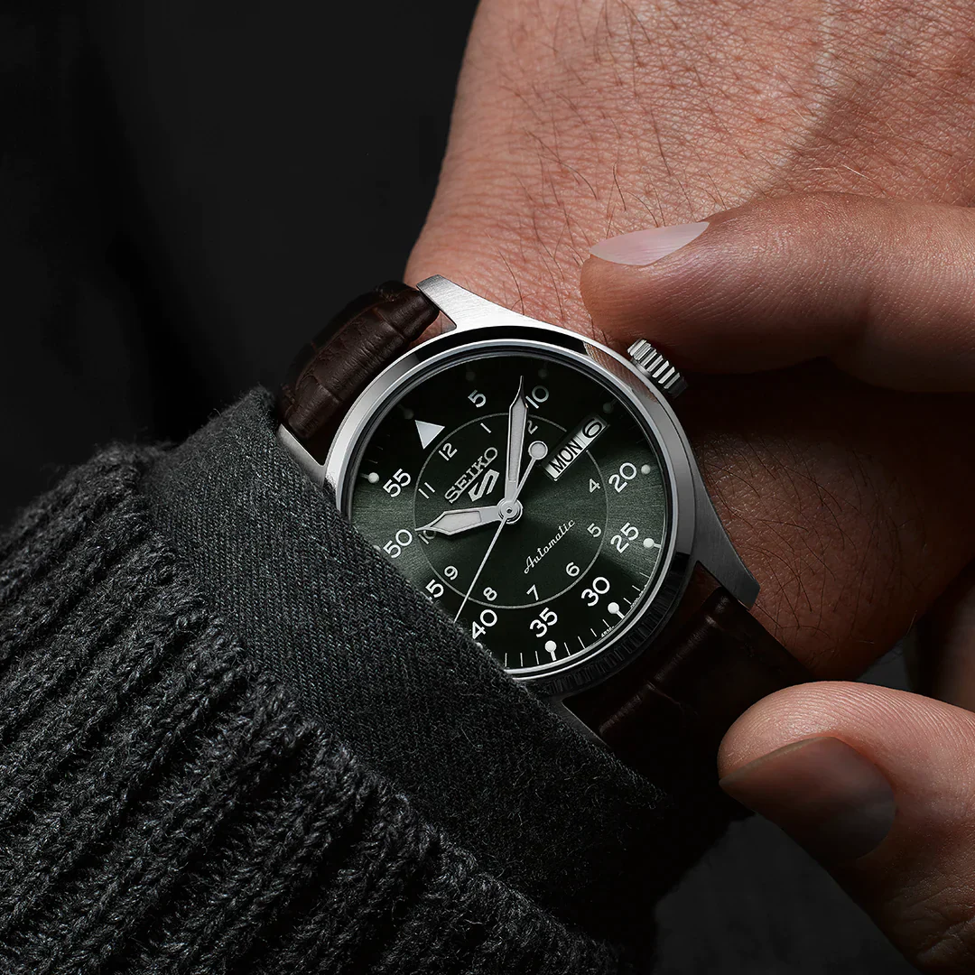 Seiko 5 Sports Kelly Green Flieger Suit Style Watch - Image 2